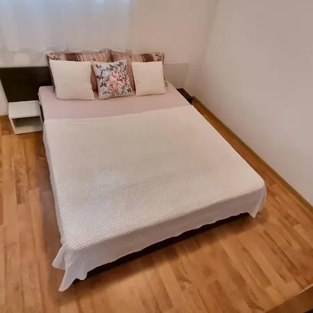 Апартамент Доганов Apartment *